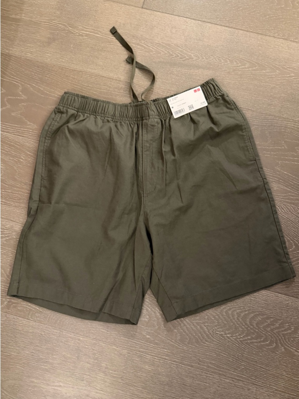 Uniqlo Men's Olive Green Drawstring Flat-Front Shorts